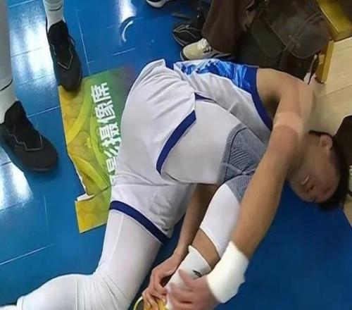 廣廈官方：孫銘徽右距腓前韌帶部分撕裂預(yù)計(jì)傷停68周