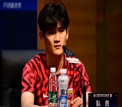 劉祝潤效力大連英博表現(xiàn)不俗，如今回上港首秀，為何卻發(fā)揮特別差