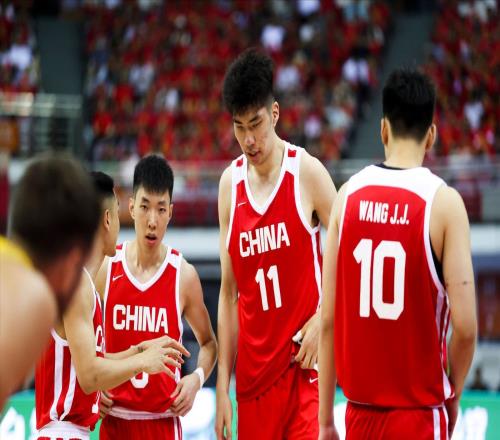 男籃中鋒4選3！杜鋒弟子提前出局，郭艾倫隊友上位，周琦留懸念