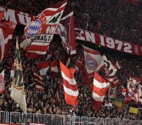 拜仁vs萊比錫上半場看臺發(fā)生緊急醫(yī)療情況，助威活動因此暫停