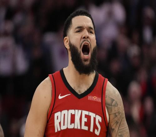 火箭最大的問題非首發(fā)級別控衛(wèi)的欠缺此問題關(guān)乎球隊建隊策略