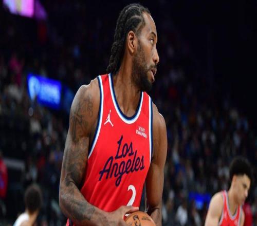 27戰(zhàn)20勝，帶傷絕殺火箭隊(duì)！哈登離隊(duì)小卡燃盡美媒送4大買斷目標(biāo)