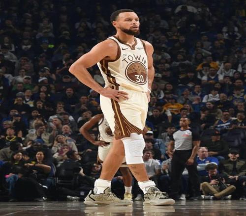 一年怒虧2個億，庫里和安德瑪的“孽緣”