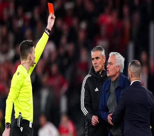 染紅！63歲穆里尼奧暴怒：裁判有保護(hù)名單上面寫著幾名皇馬球員