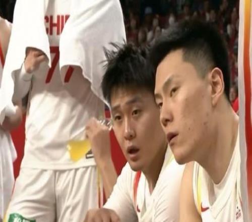中國(guó)隊(duì)長(zhǎng)，趙睿出場(chǎng)19分鐘取10分3板3助2斷，累計(jì)5犯早早罰下