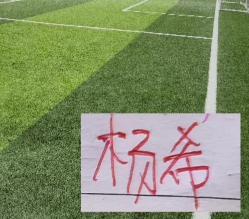 雖然楊希不是帶刀邊后衛(wèi)但能把海港右路鎮(zhèn)守得住也能讓球隊起飛