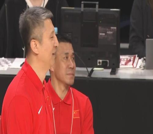 來(lái)了！中國(guó)男籃上訴成功，F(xiàn)IBA正式致歉，日本球迷被郭士強(qiáng)打破防