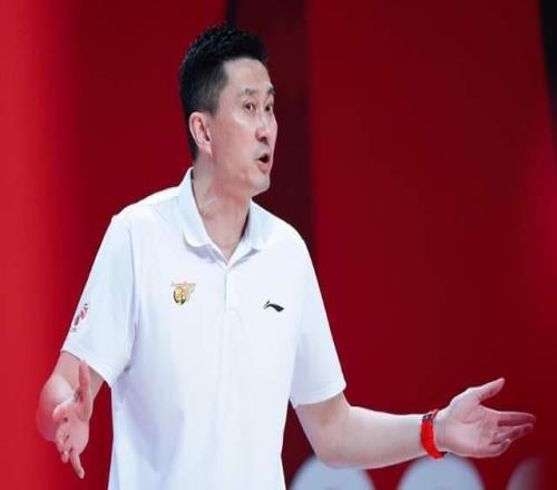 賽季報銷，2米05悍將退出廣東深夜發(fā)聲，官宣決定，杜鋒表態(tài)