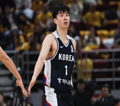 世預賽迎來關鍵轉折！中國男籃連獲三個好消息，贏球直接升至第二