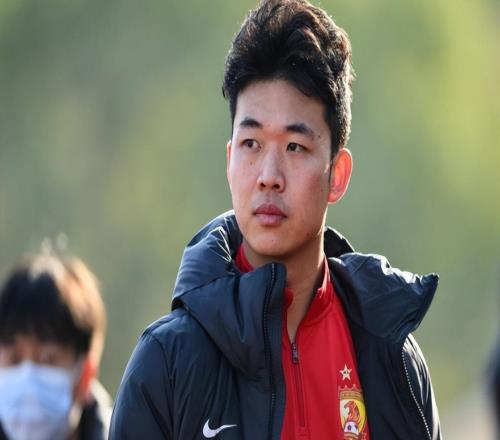 看不懂！蓉城續約35歲買提江卻放棄嚴鼎皓引熱議，主要有3點原因