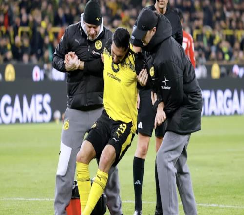 圖片報：賽后詹坐在車上一動不動，多位拜仁&多特球員去安慰他