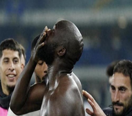 盧卡庫補(bǔ)時(shí)絕殺后淚灑賽場(chǎng)：終結(jié)9個(gè)月進(jìn)球荒，告慰在天之父