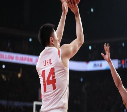 奶爸超絕表現，李弘權投籃6中3得9分10板，正負值全隊最高+21