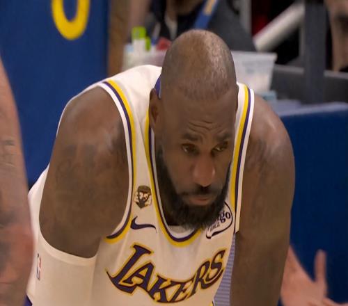 三巨頭火力全開湖人吊打勇士格林打法傷害球隊被嫌棄，庫里斜視