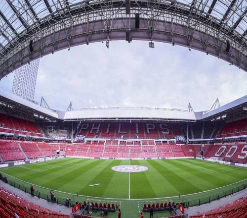 歐冠雙雄慘遭打擊，拜仁德甲穩(wěn)居榜首，曼城表現(xiàn)糟糕卻獲勝！