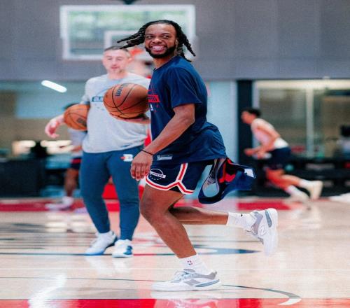 等到了！1換2，快船生涯首秀，26歲全明星能拯救泰倫盧嗎