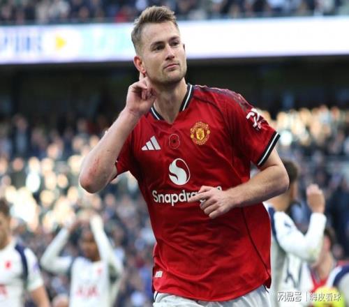 第三次！曼聯(lián)笑納大禮，獲勝必進前三，卡里克再次沖擊英超最佳