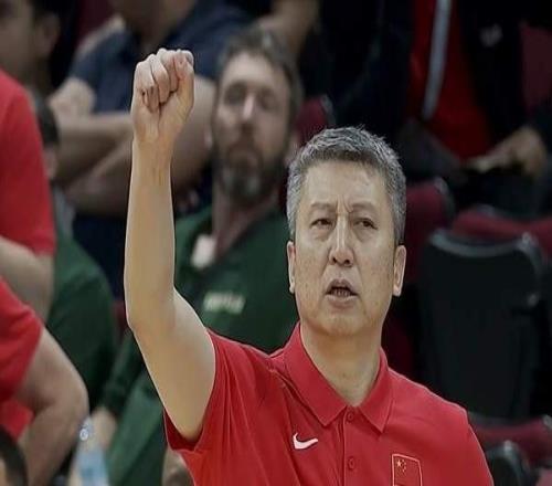 不容易！中國男籃逆風翻盤，7分險勝，李弘權成奇兵，張鎮麟低迷