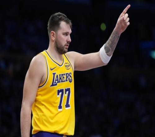 格林怒批媒體雙重標準：當初罵尼克是白癡，如今卻重復他的話