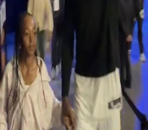 超有愛！詹姆斯牽著女兒離開球場：這是我的小福星1勝0負