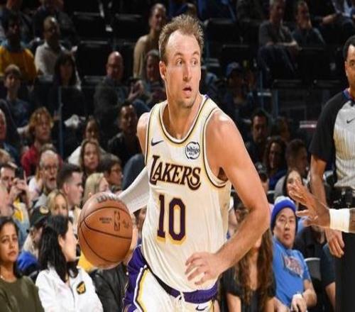 肯納德替補(bǔ)高效貢獻(xiàn)16分雷迪克：他激活了我們?nèi)牭倪M(jìn)攻