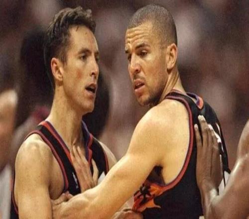 太陽隊名宿，納什、基德都給他打替補，巔峰時期場均20+10助攻