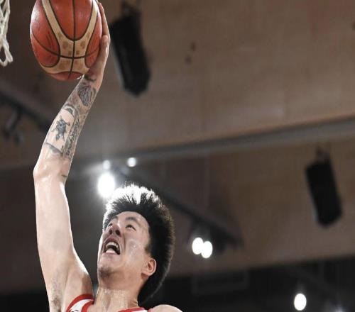 媒體人：今天贏在朱俊龍和李弘權(quán)，張鎮(zhèn)麟現(xiàn)在咋完全沒運動能力了