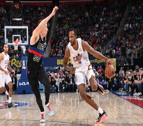 保住聯(lián)盟第一！活塞加時(shí)險(xiǎn)勝無哈登騎士杜倫33+16三人6犯