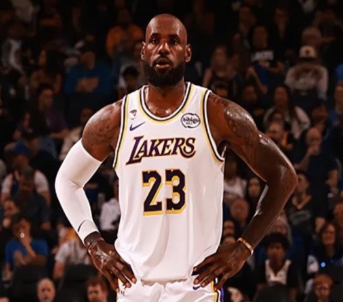 22分7板9助！26分6板8助！老詹盧卡刷爆紀錄，湖人28分狂勝勇士