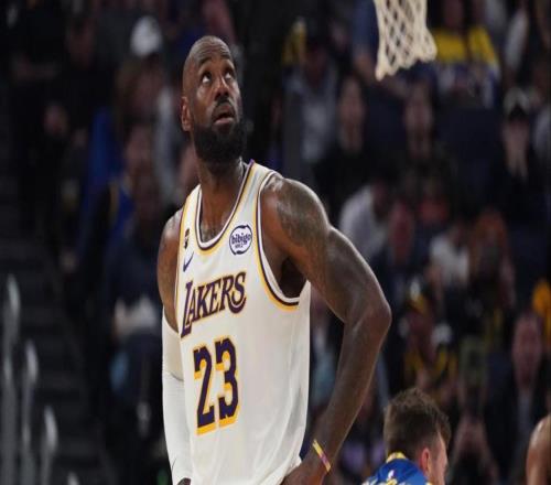 詹姆斯霸氣表態(tài)：我不怕打鐵！我總相信我下一個(gè)三分球會(huì)進(jìn)！