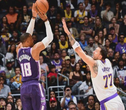 湖人大勝24分！威少和對手沖突！詹姆斯統治第四節