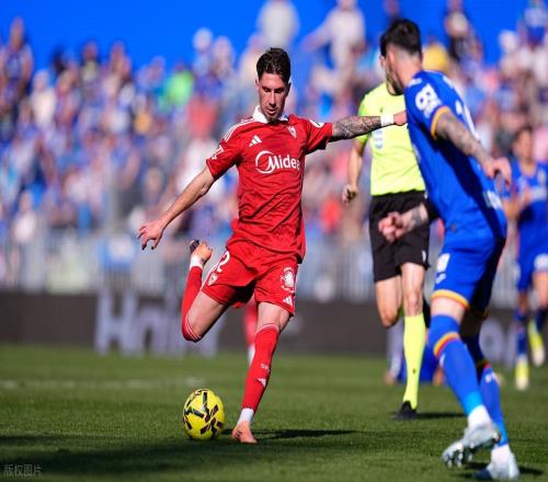 西甲：皇馬主場(chǎng)強(qiáng)勢(shì)，赫塔費(fèi)能否頂住壓力皇馬VS赫塔費(fèi)