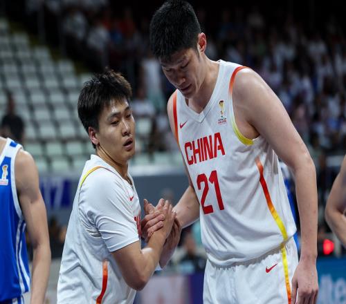 媒體人：七月初世預賽第三窗口期中國男籃現有陣容的去留之謎_CBA直播