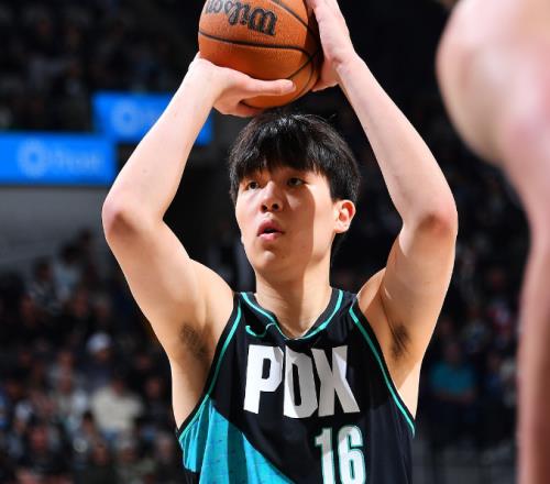 楊瀚森0+1+1！開拓者狂輸老鷹34分庫(kù)明加20+7加盟全勝