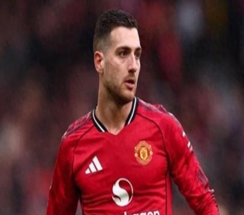 表現堪稱“災難”：曼聯雖逆轉取勝，右路短板仍引眾怒