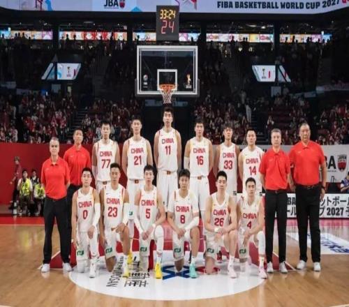 中國男籃兩連勝，三大球員必須淘汰，張鎮(zhèn)麟很難再加入