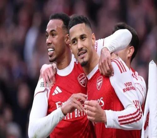 本賽季阿森納9次通過角球取得10領先，追平英超歷史紀錄