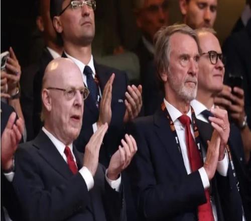 和拉爵劃清界限，曼聯看臺拉起橫幅：曼聯很自豪被移民殖民