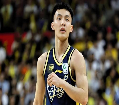 回來(lái)了！徐杰現(xiàn)身廣東訓(xùn)練基地，狀態(tài)不錯(cuò)，期待痊愈出戰(zhàn)第二階段