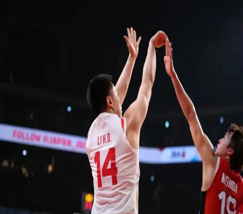 全隊(duì)贏7分，一人正負(fù)值+21，球迷：下個(gè)窗口期可徹底擠掉張鎮(zhèn)麟了