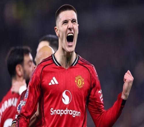 曼聯(lián)躋身前3！英超11戰(zhàn)不敗，8年首次雙殺水晶宮，延續(xù)5紀錄