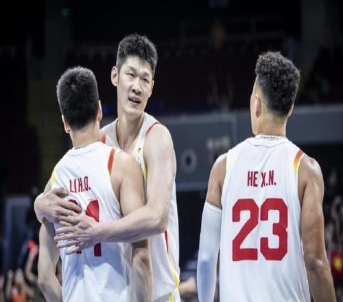 楊鳴：鋒線群整體發揮取勝，這是中國男籃近年來少有的案例