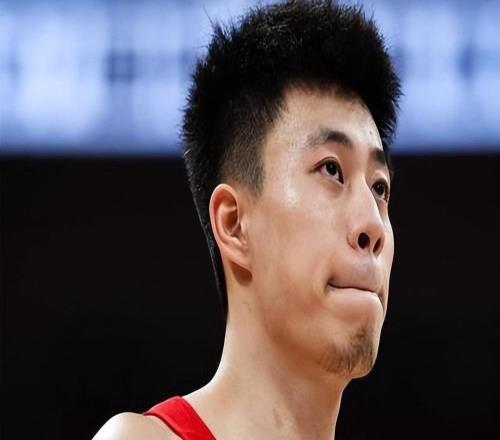 比張鎮(zhèn)麟還差！中國男籃逆轉夜最失意之人：失誤被換下僅出場30秒