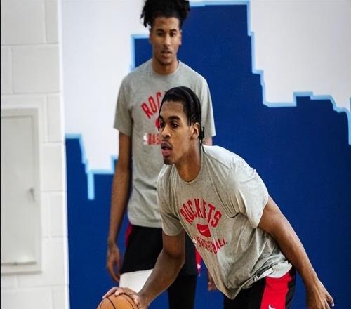 火箭舊將爆發，2場得分超40，斯通底薪可簽他