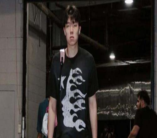 楊瀚森背部酸痛仍被激活！主帥賽前曾回應狀態：他很可能打不了