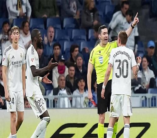 皇馬失利后陷入新危機(jī)，球迷高呼“弗洛倫蒂諾下課”