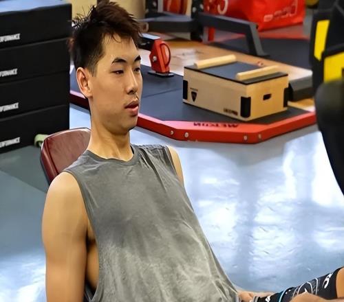 廣東備戰新疆：徐杰杜潤旺打鬧，小崔360斤深蹲，奎因2人劃船