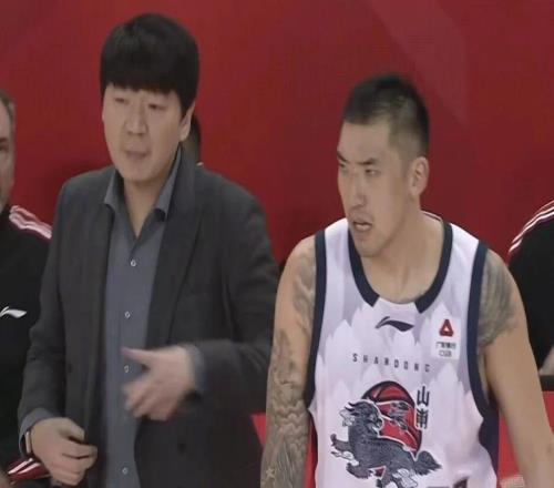 正式官宣！山東男籃簽下臂展2米11鋒衛搖擺，NBA發展聯盟場均19+5