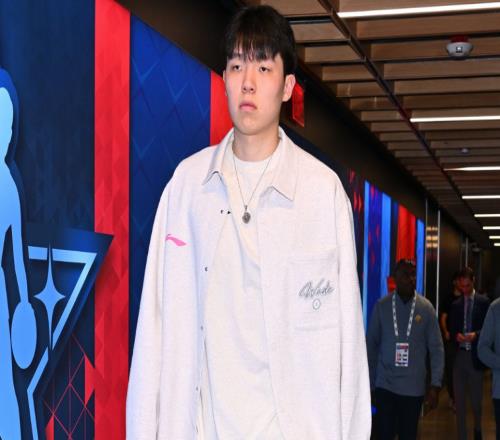 開(kāi)拓者官宣下放楊瀚森！與揚(yáng)布拉德簽下雙向合同將裁掉庫(kù)克