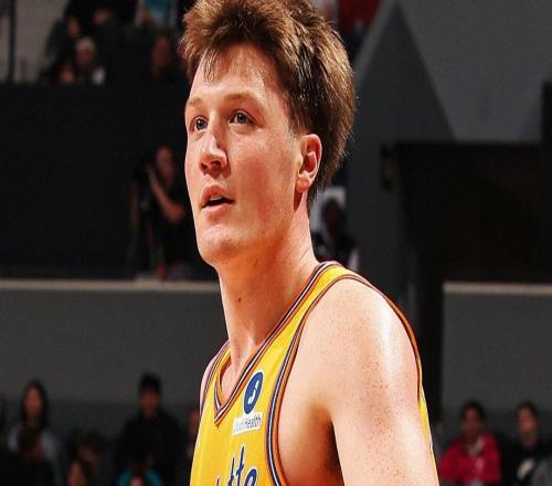 官方：黃蜂的克努佩爾和馬刺的哈珀當(dāng)選NBA2月東西部最佳新秀